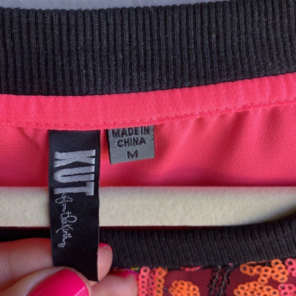 NWOT - KUT from the kloth neon pink sequin front short sleeve top Size: M - Picture 5 of 9